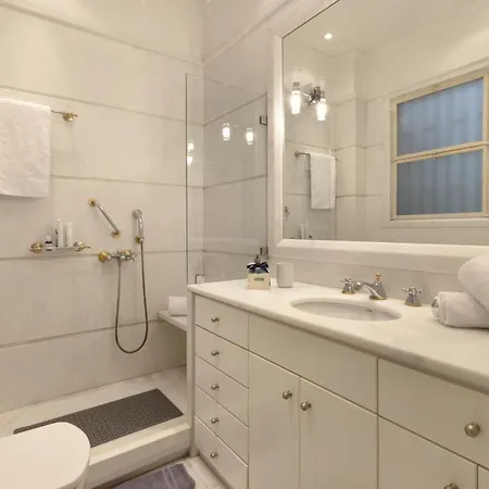 Valaoritou 6os - An Aristocratic 1 Bedroom In The Hear * Athens