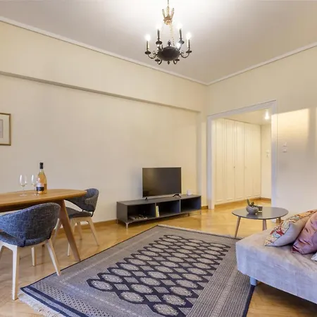 Valaoritou 6os - An Aristocratic 1 Bedroom In The Hear